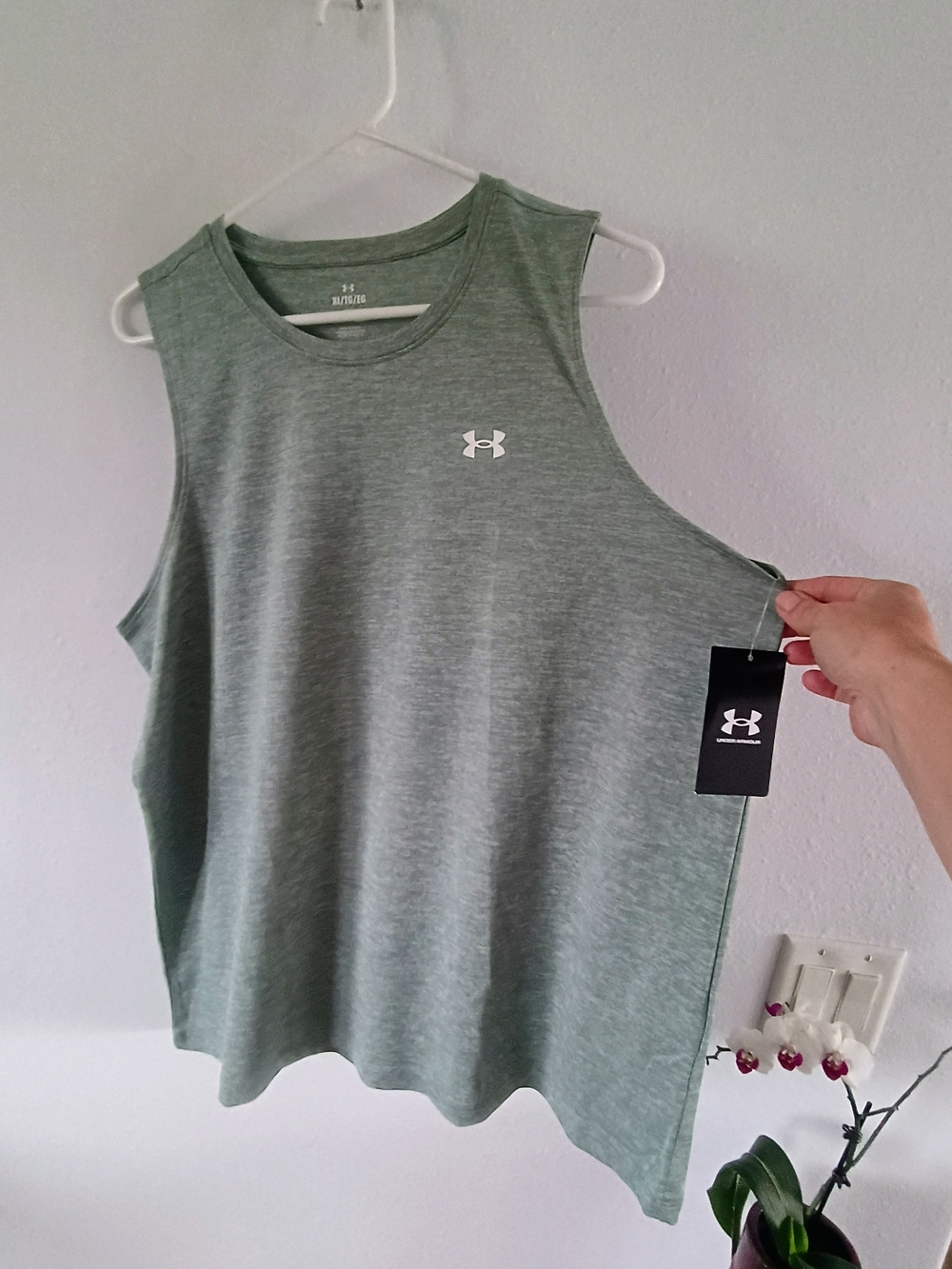 Under Armour Womens XL Tech Twist Tank Top Sage Green Athletic Workout NWT - Picture 2 of 5